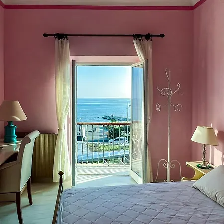 Splendido Con Vista Mare Su Piazza Dante Varraze