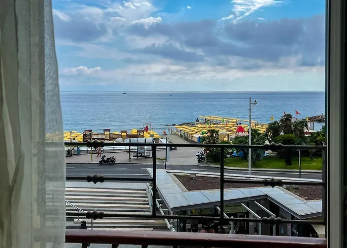 Splendido Con Vista Mare Su Piazza Dante Varazze