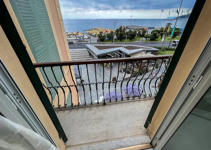 아파트 Splendido Con Vista Mare Su Piazza Dante *